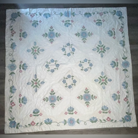 Vintage 1987 Queen Size Quilt and Two Matching Pillow Shams - Picture 1 of 9